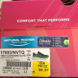 Woman’s brand new sketcher max cushioning air cooled ultra go